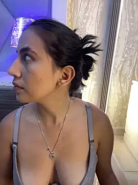 Snapshot of Laylaa- chatting on 01/11/26, 02:49 Laylaa- online show from 01/11/26, 02:49