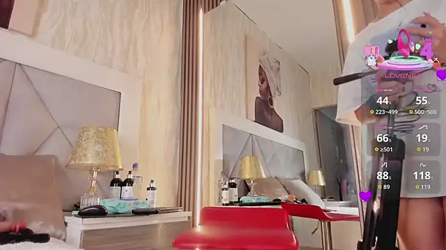 Snapshot of Laylaa- chatting on 01/14/26, 05:46 Laylaa- online show from 01/14/26, 05:46