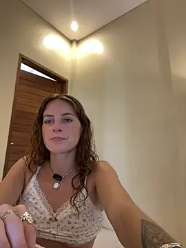Snapshot of miamiamuse chatting on 02/01/26, 12:53 miamiamuse online show from 02/01/26, 12:53