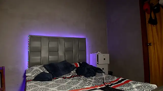 Snapshot of MAXIMILAINO-XXX chatting on 02/04/26, 01:22 MAXIMILAINO-XXX online show from 02/04/26, 01:22