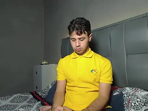 Snapshot of MAXIMILAINO-XXX chatting on 02/05/26, 12:04 MAXIMILAINO-XXX online show from 02/05/26, 12:04