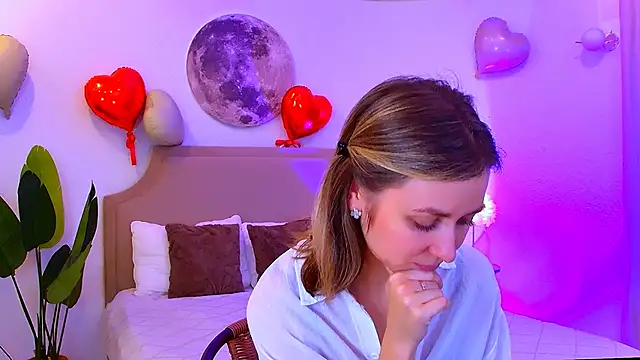 EmeraldGlow online show from 02/15/26, 02:47