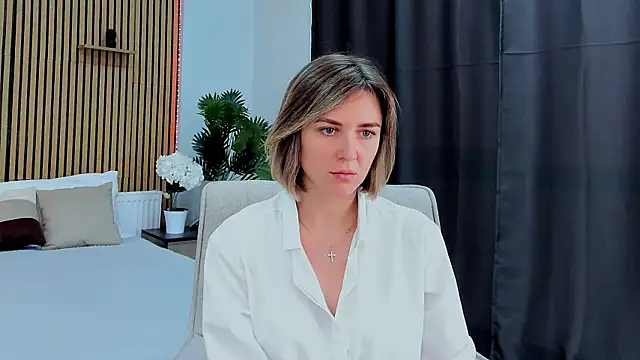 EmeraldGlow online show from 04/10/26, 02:33