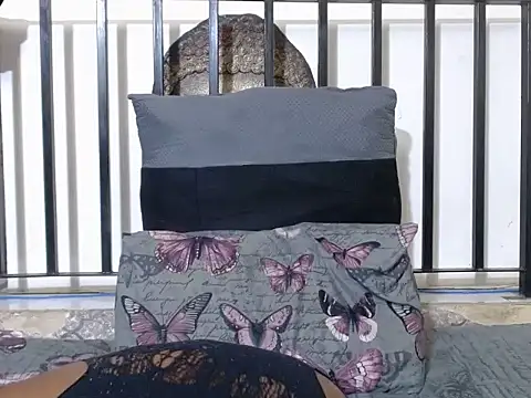 slenderbee2005 online show from 01/08/26, 08:00