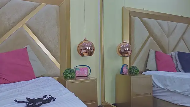 ElenaWatsonn online show from 03/27/26, 08:19