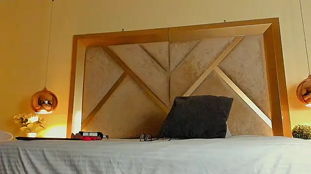 ElenaWatsonn online show from 04/10/26, 08:13