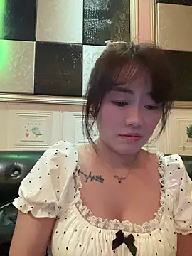 Snapshot of Molly-xiao chatting on 05/21/26, 12:01 Molly-xiao online show from 05/21/26, 12:01