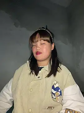 Snapshot of Wendy-2 chatting on 04/30/26, 02:12 Wendy-2 online show from 04/30/26, 02:12
