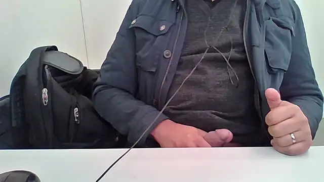 Snapshot of Moreno_Casado_Safado chatting on 01/14/26, 02:55 Moreno Casado Safado online show from 01/14/26, 02:55