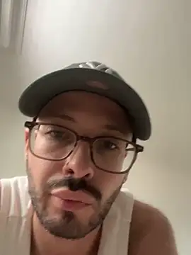 Versatilpollon22 online show from 12/22/25, 12:24