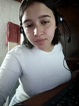 Snapshot of Laia__Evanss chatting on 02/12/26, 12:33 Laia Evanss online show from 02/12/26, 12:33