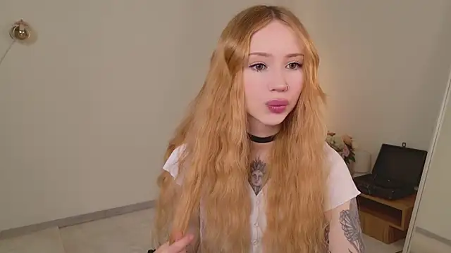 Zoe  Page online show from 02/02/26, 01:32