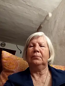 KlaudiaDarling online show from 04/15/26, 08:53