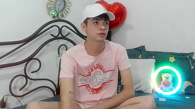 Snapshot of nico22love chatting on 02/25/26, 12:09 nico22love online show from 02/25/26, 12:09