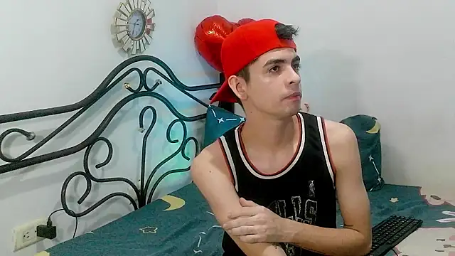 Snapshot of nico22love chatting on 02/28/26, 12:33 nico22love online show from 02/28/26, 12:33