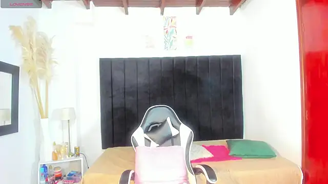 Snapshot of karen_adamss chatting on 01/10/26, 03:52 karen adamss online show from 01/10/26, 03:52