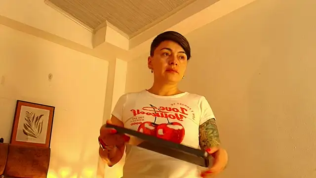 kat paradise online show from 04/08/26, 11:43