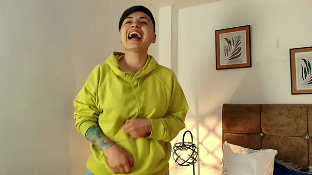 kat paradise online show from 04/18/26, 11:47