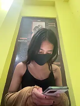 Snapshot of Beauty-pi chatting on 04/10/26, 08:24 Beauty-pi online show from 04/10/26, 08:24