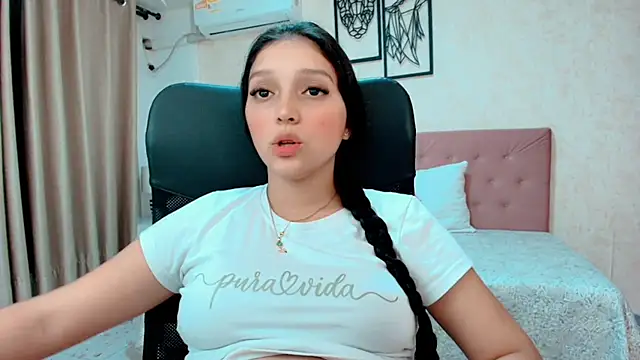 littlemolly walcott online show from 04/05/26, 11:02