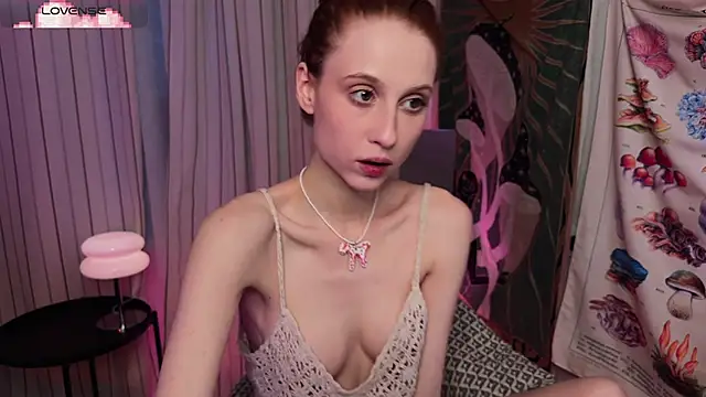 Snapshot of Hippieaura chatting on 06/04/26, 11:44 Hippieaura online show from 06/04/26, 11:44