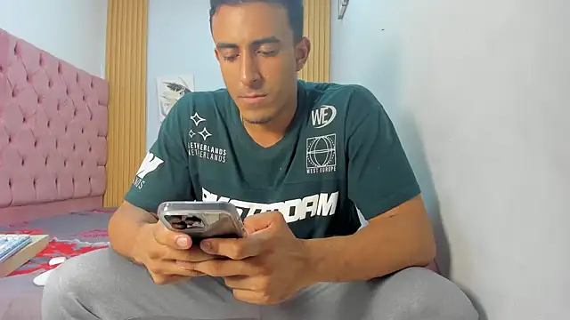 axelsavage042 online show from 01/07/26, 08:22