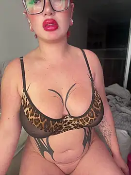 Snapshot of Talia_Foxx chatting on 06/14/26, 02:24 Talia Foxx online show from 06/14/26, 02:24