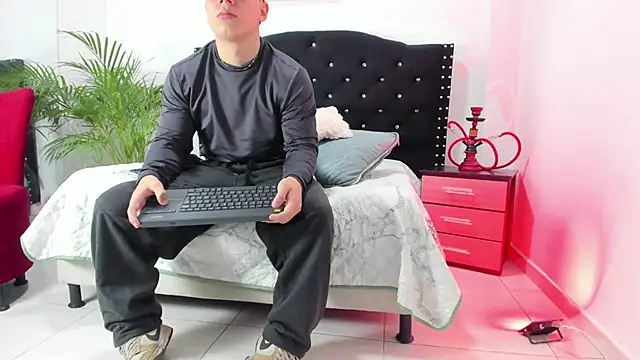 Liam saint online show from 04/03/26, 12:14