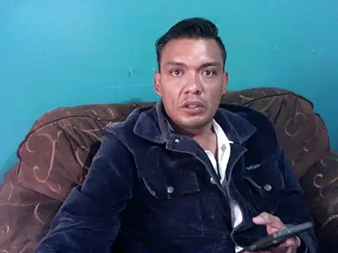 Snapshot of latinomoreno95 chatting on 02/02/26, 09:24 latinomoreno95 online show from 02/02/26, 09:24