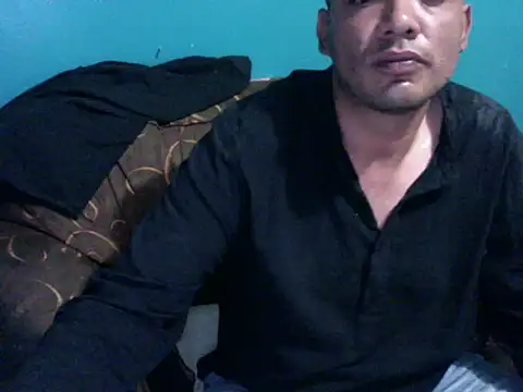 Snapshot of latinomoreno95 chatting on 05/15/26, 11:23 latinomoreno95 online show from 05/15/26, 11:23