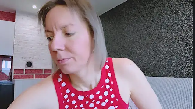 Amanda Luxe online show from 03/05/26, 03:13