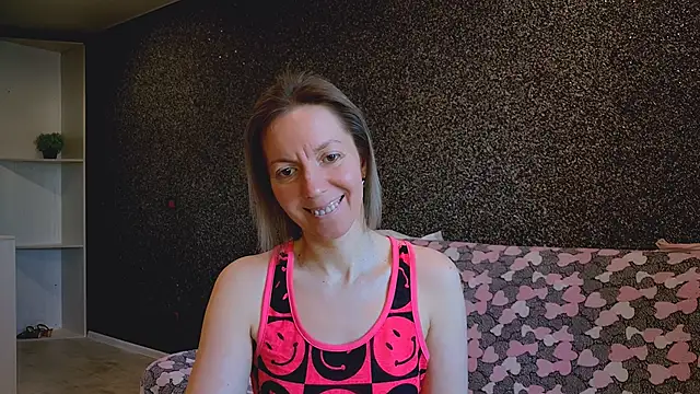 Amanda Luxe online show from 03/25/26, 03:01