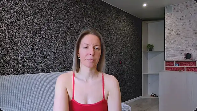 Amanda Luxe online show from 05/11/26, 03:12