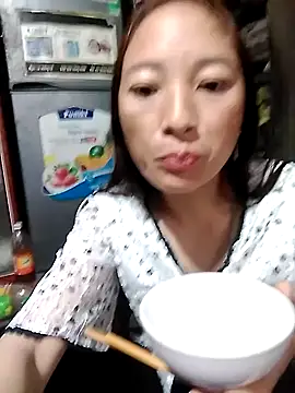 Snapshot of muamua99 chatting on 02/25/26, 12:42 muamua99 online show from 02/25/26, 12:42