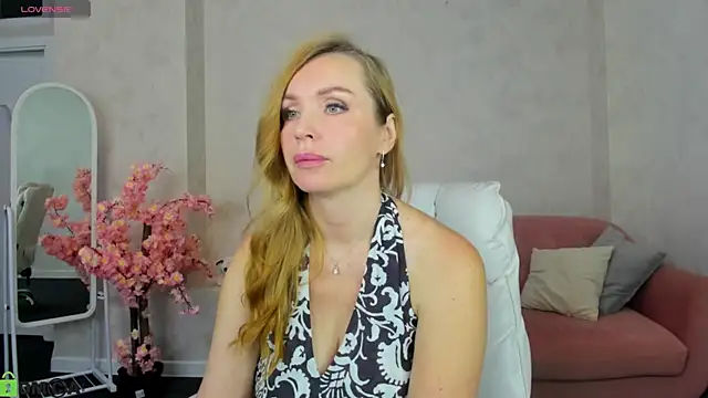 Snapshot of Marie_Hayes chatting on 06/08/26, 12:58 Marie Hayes online show from 06/08/26, 12:58