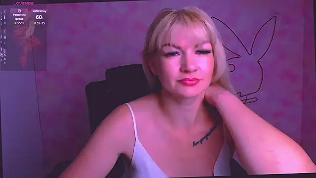 Snapshot of Madonna_Fire chatting on 06/21/26, 05:37 Madonna Fire online show from 06/21/26, 05:37