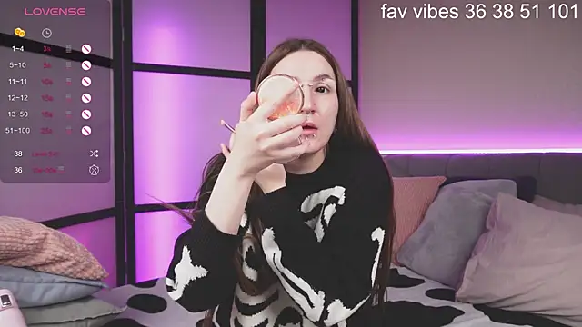 Alice Goth online show from 04/03/26, 12:30