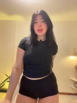 Snapshot of evelynrosess1 chatting on 07/18/26, 12:04 evelynrosess1 online show from 07/18/26, 12:04
