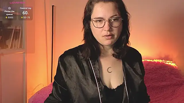 Snapshot of Amilliyans chatting on 01/13/26, 09:14 Amilliyans online show from 01/13/26, 09:14