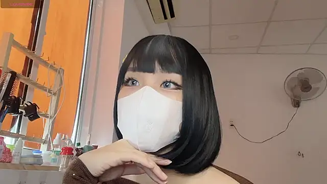 Snapshot of Tieu-May chatting on 02/11/26, 04:28 Tieu-May online show from 02/11/26, 04:28