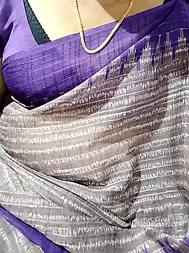 Snapshot of tamil-monisha chatting on 01/18/26, 03:38 tamil-monisha online show from 01/18/26, 03:38