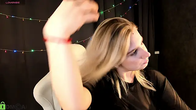 Snapshot of SoftLana chatting on 01/08/26, 04:04 SoftLana online show from 01/08/26, 04:04