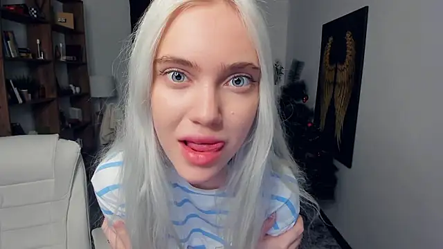 KristalCrowner online show from 01/17/26, 06:55