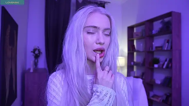 KristalCrowner online show from 04/03/26, 07:23