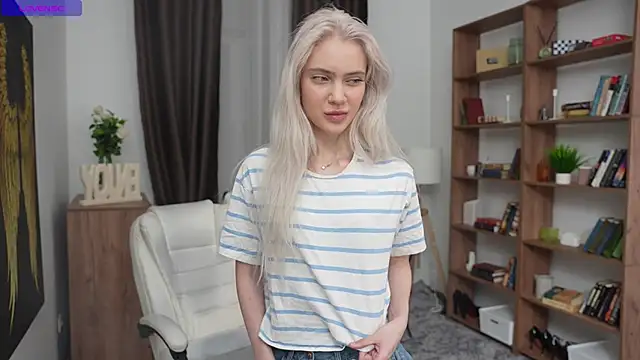 KristalCrowner online show from 04/04/26, 07:33