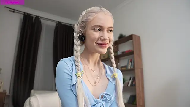 KristalCrowner online show from 04/05/26, 07:33