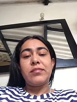 Julieth-Grey online show from 01/05/26, 07:17