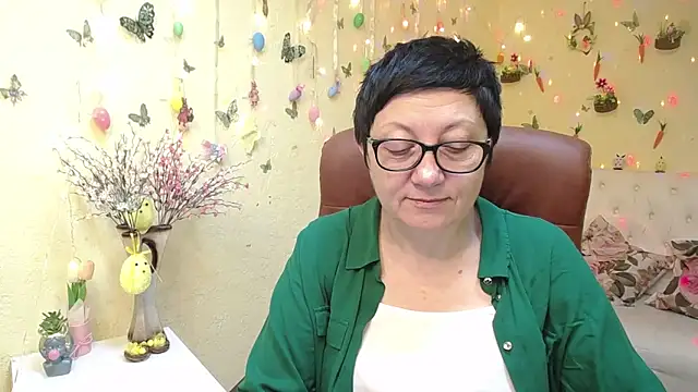 EmilyL0ve online show from 04/12/26, 05:23