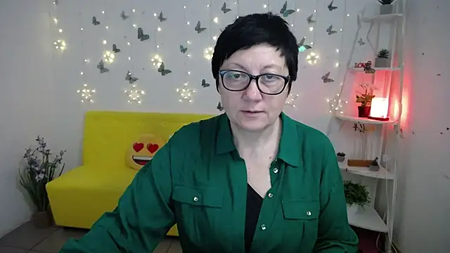 Snapshot of EmilyL0ve chatting on 04/22/26, 05:14 EmilyL0ve online show from 04/22/26, 05:14