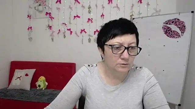 Snapshot of EmilyL0ve chatting on 04/23/26, 05:15 EmilyL0ve online show from 04/23/26, 05:15
